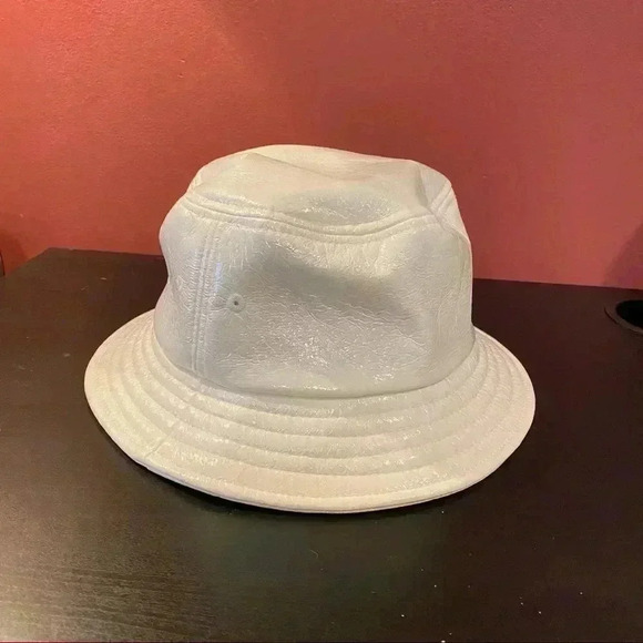 Steve Madden White Bucket Hat - Picture 1 of 7